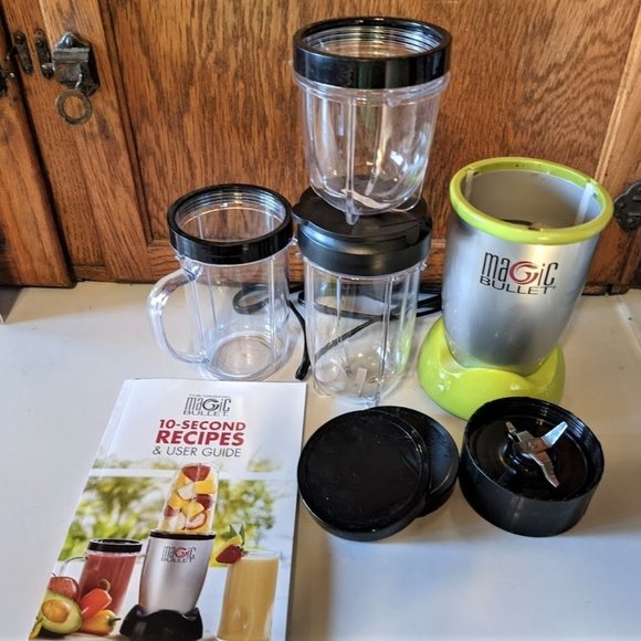 Magic Bullet with cups and lids - Picture 1 of 1